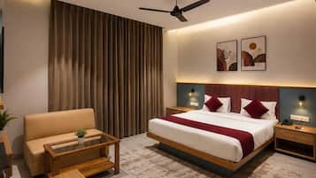 Kamar Standar | Meja kerja, ruang kerja ramah laptop, dan Wi-Fi gratis