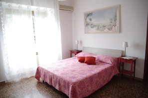 Iron/ironing board, Internet, bed sheets - Vrbo Property (Genova)