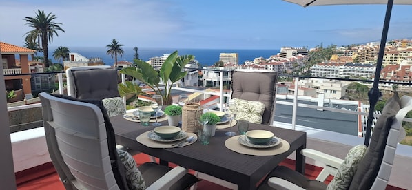 Outdoor dining - Vrbo Property (Puerto de la Cruz)
