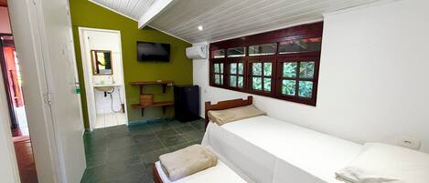 Habitación cuádruple Confort | Escritorio y wifi gratis