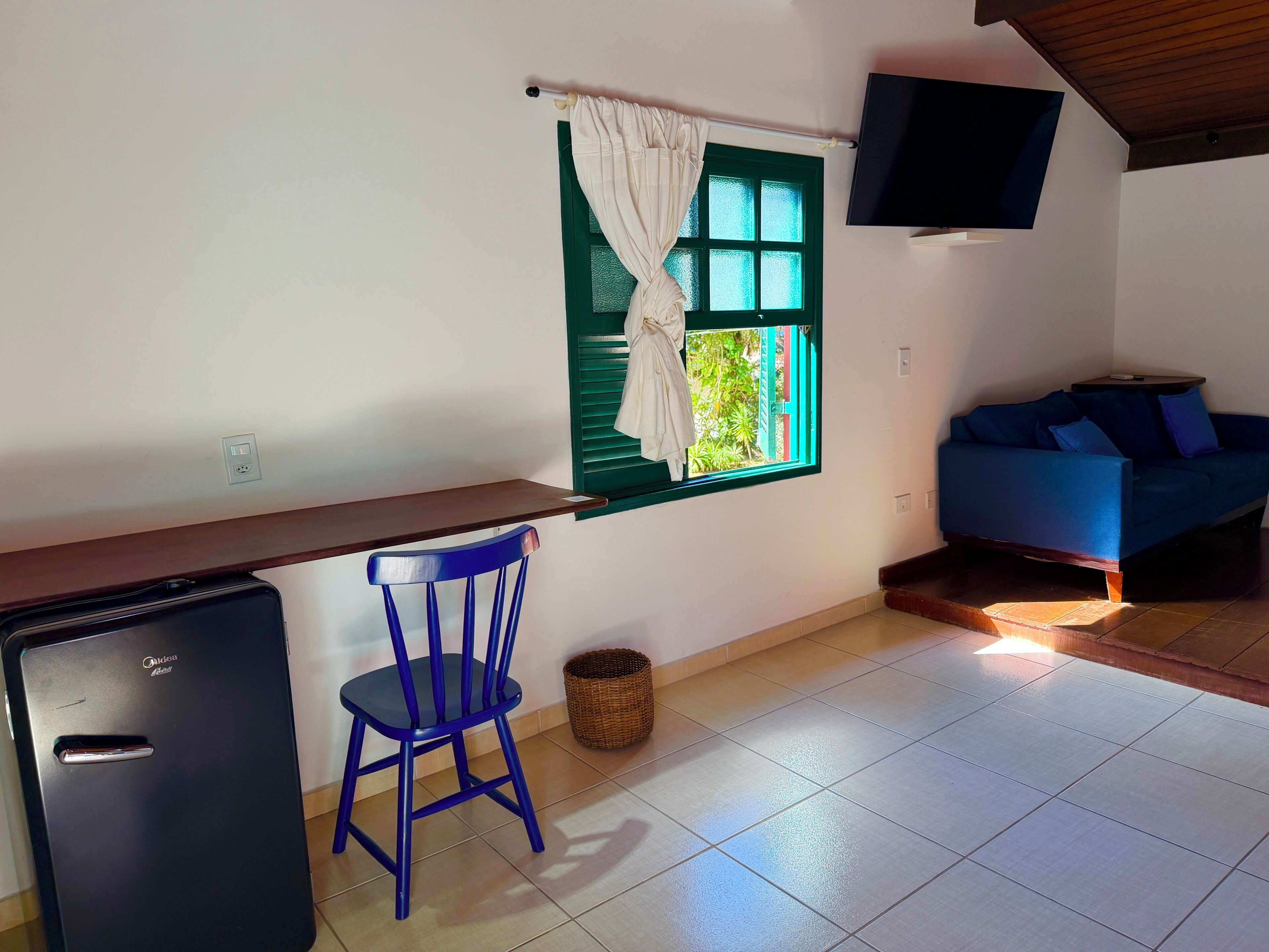 Comfort Quadruple Room | Living area
