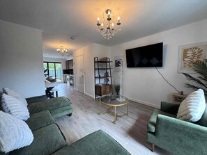 Unclassified image, 3 of 25, button - Cozy, modern home in the heart of Manchester, close to the city center. (Salford)