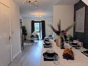 Unclassified image, 2 of 25, button - Cozy, modern home in the heart of Manchester, close to the city center. (Salford)