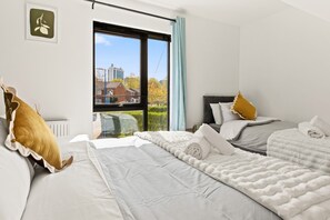 Unclassified image, 4 of 25, button - Cozy, modern home in the heart of Manchester, close to the city center. (Salford)