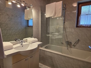 Apartment | Bathroom - Modern Holiday Apartment Near Lake Achensee (Achenkirch)