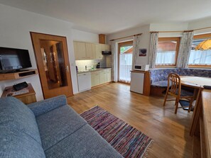 Apartment | Living room - Modern Holiday Apartment Near Lake Achensee (Achenkirch)