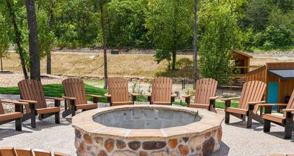 The Lazy Beaver Lodge Hot Tub