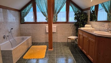 Apartment | Bathroom
