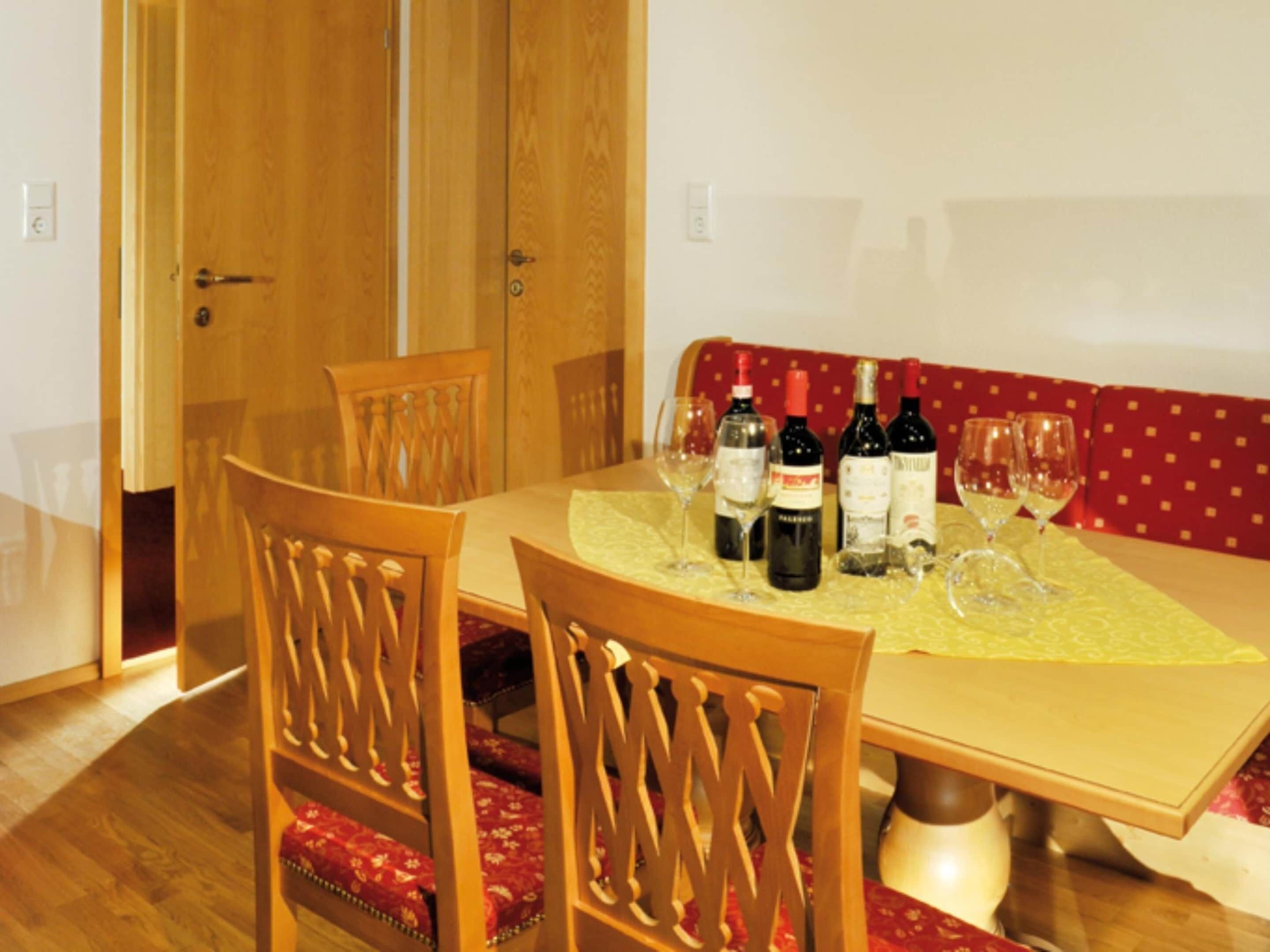 Apartment | Dining