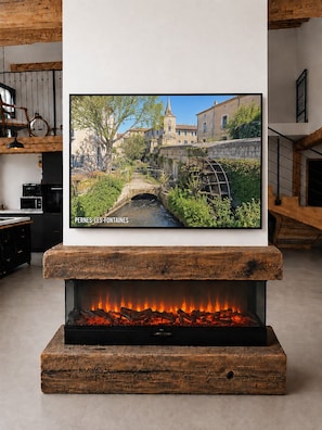 Interior - "La Fontaine de Pernes" Farmhouse: An Unforgettable Vacation with Your Feet Dipping in the Sorgue River (Pernes-les-Fontaines)