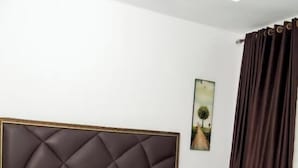 Soundproofing, WiFi (free)