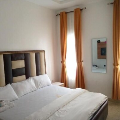 CARTWRIGHT SUITES AND LOUNGE
