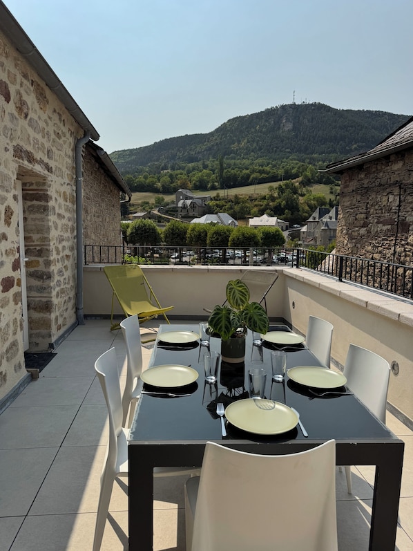 Outdoor dining - Vrbo Property (La Canourgue)