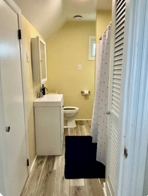 Dusche, Handtücher, Seife, Toilettenpapier