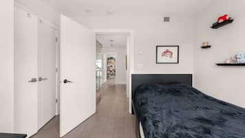 3 bedrooms, desk, iron/ironing board, WiFi