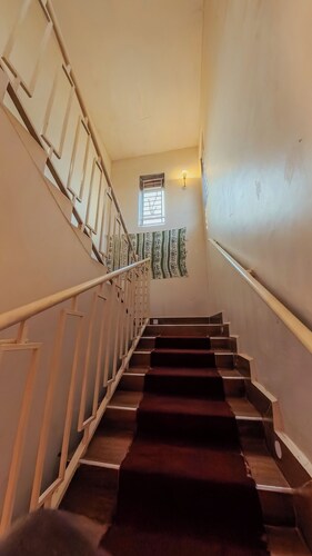 3BR villa in Wakiso with king bed, garden, wifi, dressing mirrors, power backup