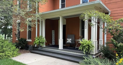 Cozy 1-bedroom Historic Farmhouse Near Notre Dame, Wine Country, and Orchards