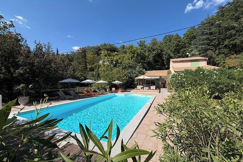 VILLA WITH PRIVATE POOL IN THE HILLS ABOVE DRAGUIGNAN, 3 MINUTES FROM DOWNTOWN