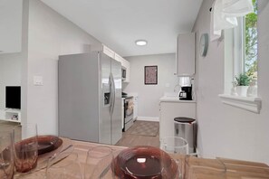 Unclassified image, 2 of 31, button - Quiet 3BR Near UF, Shands & Downtown, Sleeps 8 (Gainesville)