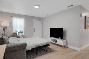 Unclassified image, 4 of 31, button - Quiet 3BR Near UF, Shands & Downtown, Sleeps 8 (Gainesville)