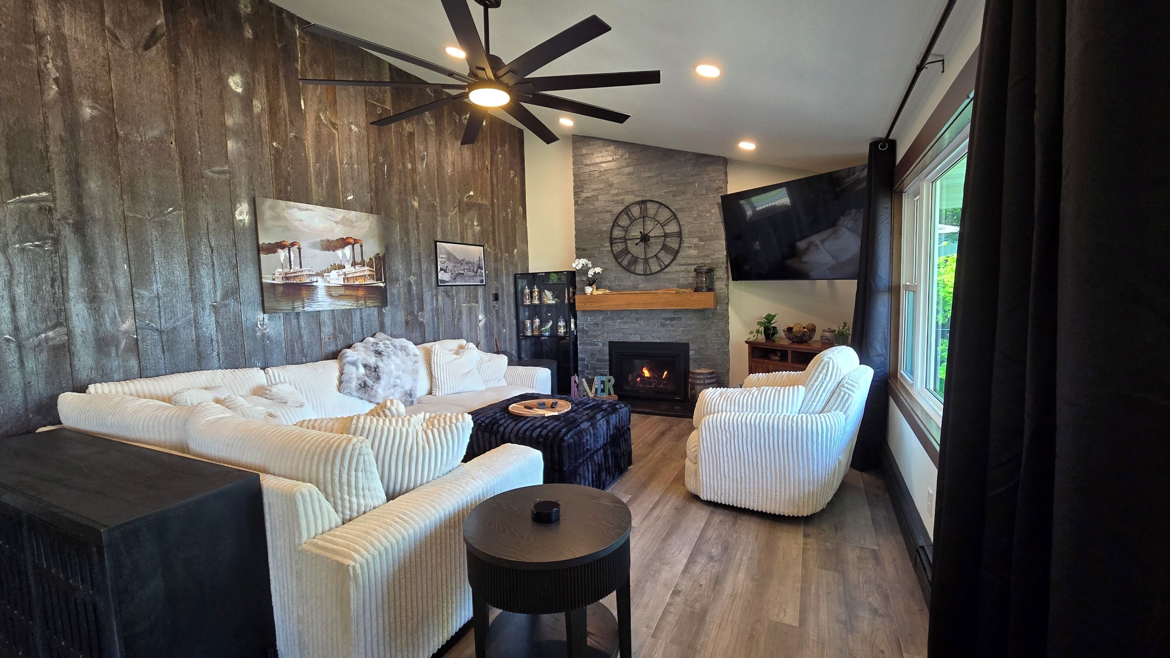 Mississippi River View. Duck Hunters Get Away. 4 Bedroom, 5 Bed - Sleeps 10. - La Crosse, WI