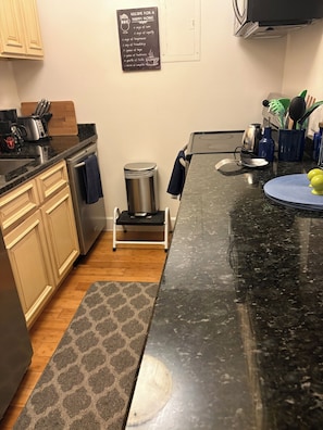 Private kitchen - Condo near UT Austin, Capital. and freeways (Austin)