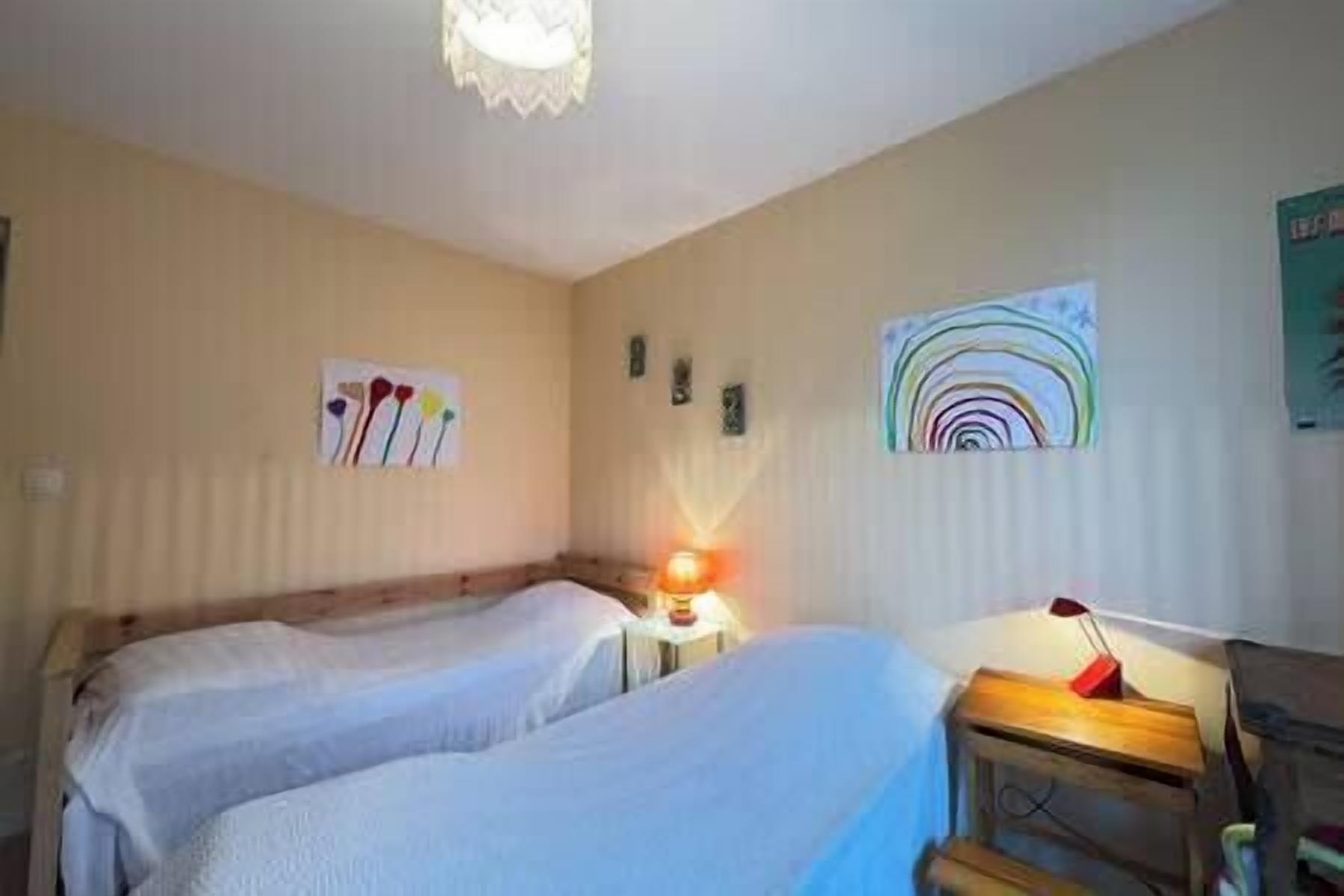 Iron/ironing board, WiFi