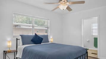 3 bedrooms, iron/ironing board, WiFi, bed sheets