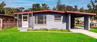 Garden House - 3BR/2BA Near UF, Shands & Downtown
