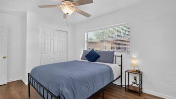 3 bedrooms, iron/ironing board, WiFi, bed sheets