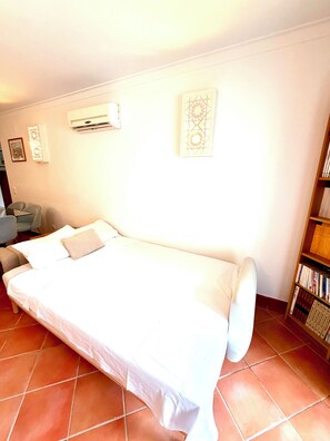 Iron/ironing board, WiFi, bed sheets - Vrbo Property (Tavira)