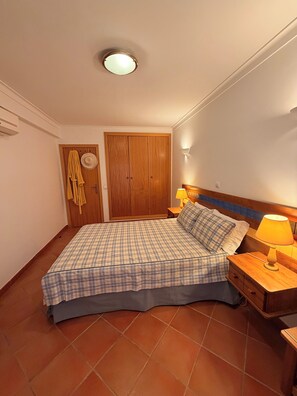 Iron/ironing board, WiFi, bed sheets - Vrbo Property (Tavira)