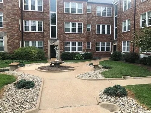 Fully Furnished Condo with Updated Kitchen & In-Unit Laundry Near Hospitals