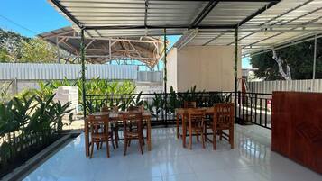 Tempat makan outdoor