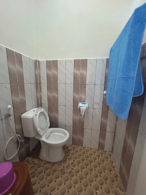 Bathroom - Wae Tuak Home Stay (Labuan Bajo, West Manggarai)