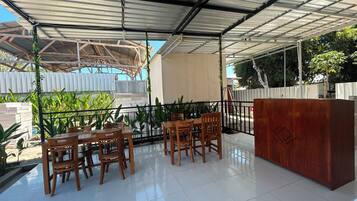 Tempat makan outdoor