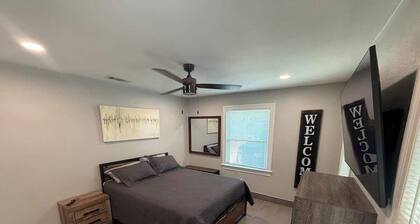 LSU Gem - Steps from Stadium - On campus