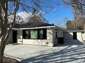 Exterior - LSU Gem - Steps from Stadium - On campus (Baton Rouge)