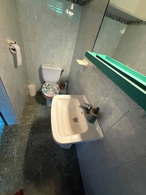 Bruser, håndklæder, Sæbe, Toiletpapir
