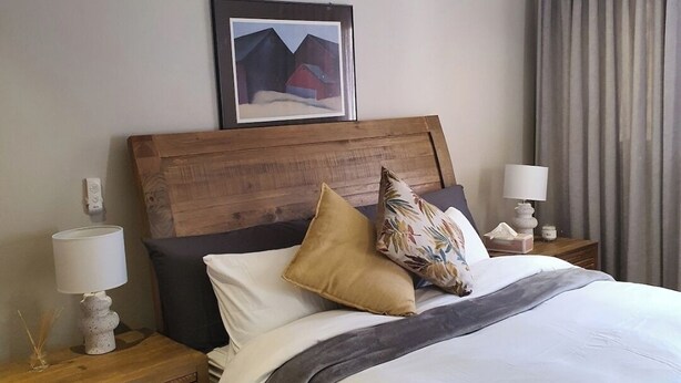 Iron/ironing board, WiFi, bed sheets - Beautiful 1-bedroom cottage in a quiet and secure surburb. (Randburg)