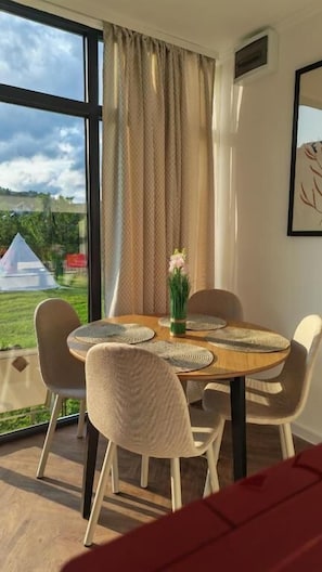 Dining - Pura Vida Mountain Glamping  (moeciu de jos)