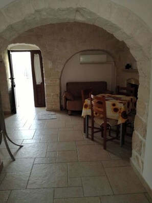 Dining - B&B Trullo Girasole by Trulli dell'Aia (Coreggia)