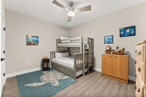 Iron/ironing board, WiFi, bed sheets - Wonderful 3-bedroom townhome with AC in Port St. Joe (Port St. Joe)