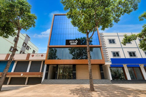 Deluxe Hotel Genz Lavish Stays