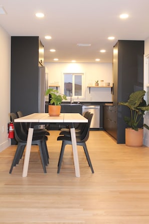 Dining - Scandi 2-bedroom house with firepit in charming Paso Robles (Paso Robles)