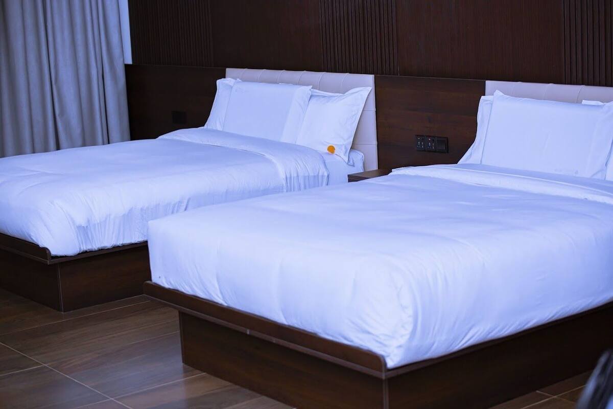 Phòng 2 giường đơn Deluxe, ban công, quang cảnh một phần hồ | Két bảo mật tại phòng, phòng cách âm, bàn ủi/dụng cụ ủi quần áo 