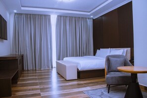 Két bảo mật tại phòng, phòng cách âm, bàn ủi/dụng cụ ủi quần áo 