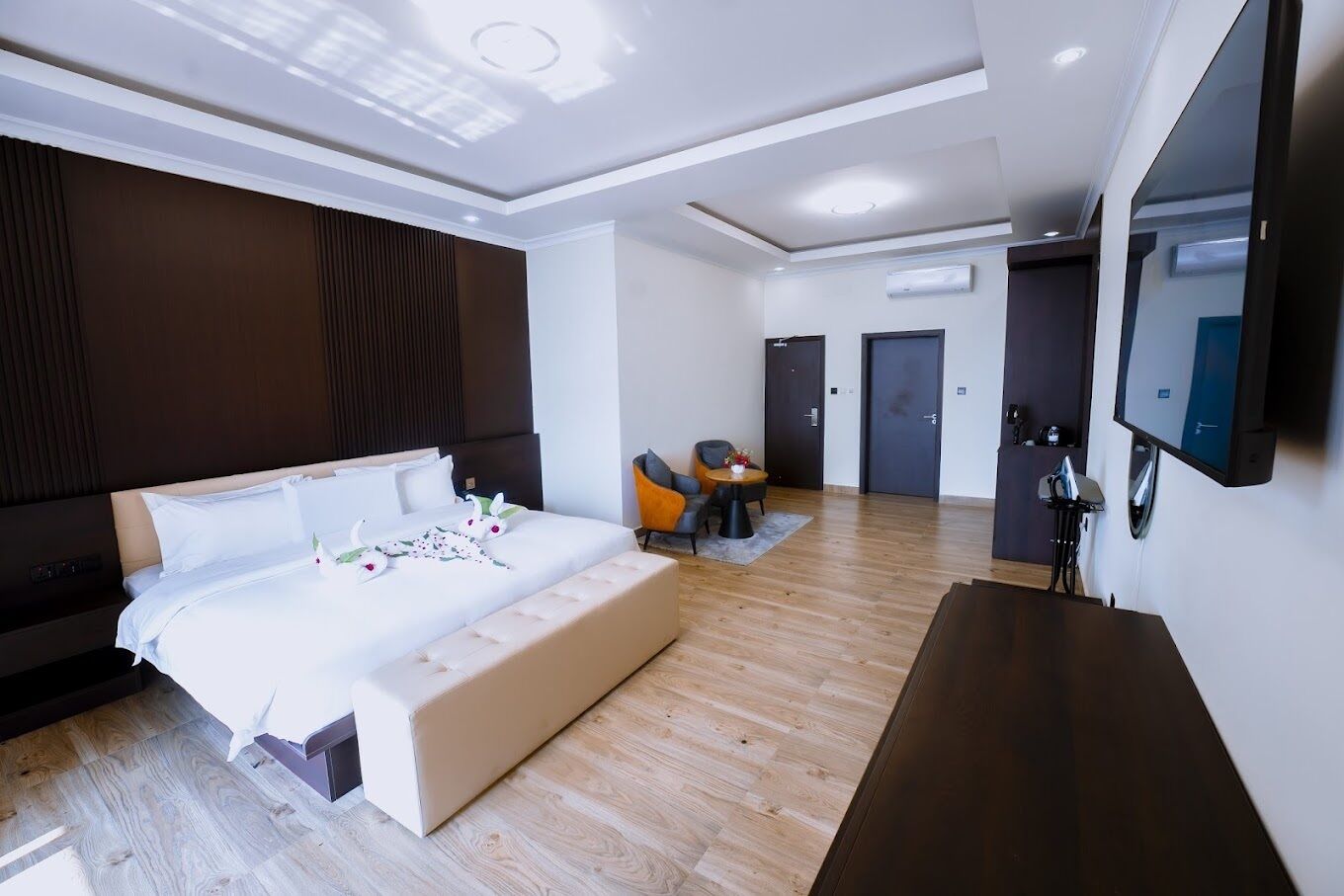 Zimmersafe, schallisolierte Zimmer, Bügeleisen/Bügelbrett