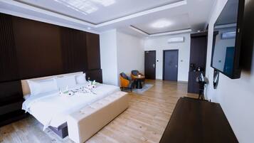 Zimmersafe, schallisolierte Zimmer, Bügeleisen/Bügelbrett