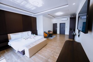 Két bảo mật tại phòng, phòng cách âm, bàn ủi/dụng cụ ủi quần áo 